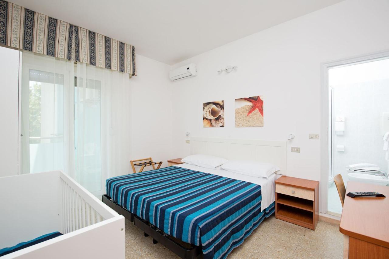 Hotel Helios Riccione Exteriör bild