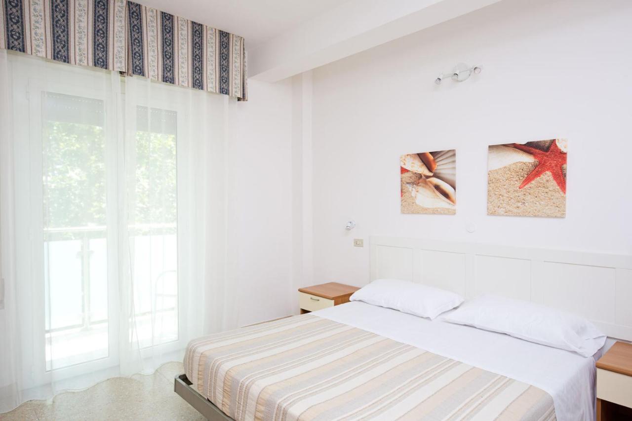 Hotel Helios Riccione Exteriör bild